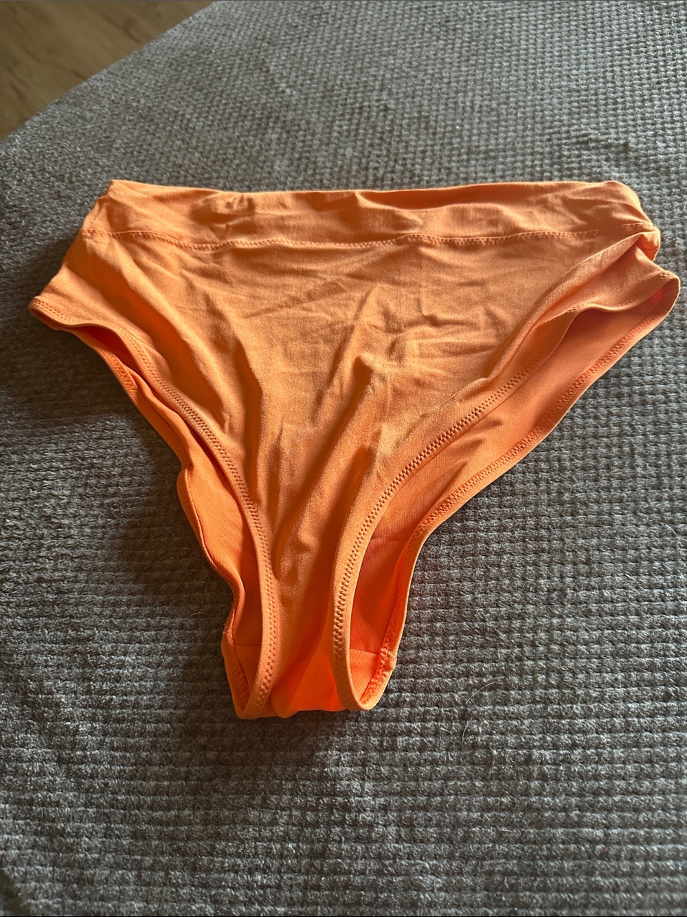 H&M Women’s High-Rise Bikini Bottoms in Orange, women’s size 8 never worn !